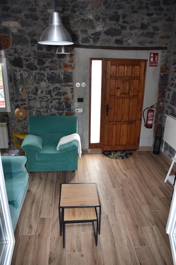 La Antigua Cuadra Es Un De Piedra Y Altos Techos De Madera Con Mucho Encanto, Jardin Privado Con Barbacoa Y Acceso Al Rio Ason Ramales de la Victoria