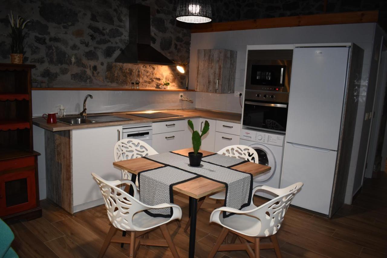 La Antigua Cuadra Es Un De Piedra Y Altos Techos De Madera Con Mucho Encanto, Jardin Privado Con Barbacoa Y Acceso Al Rio Ason *